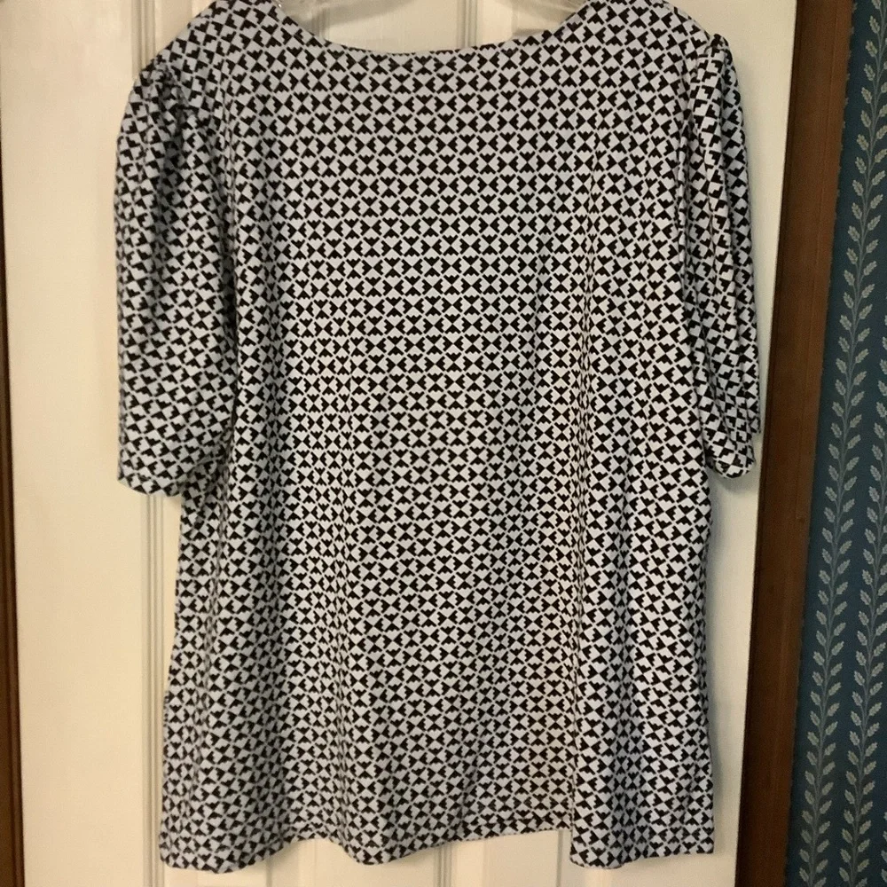 Liz Claiborne Top Short Sleeve White Geo Size XL New - Picture 3 of 11